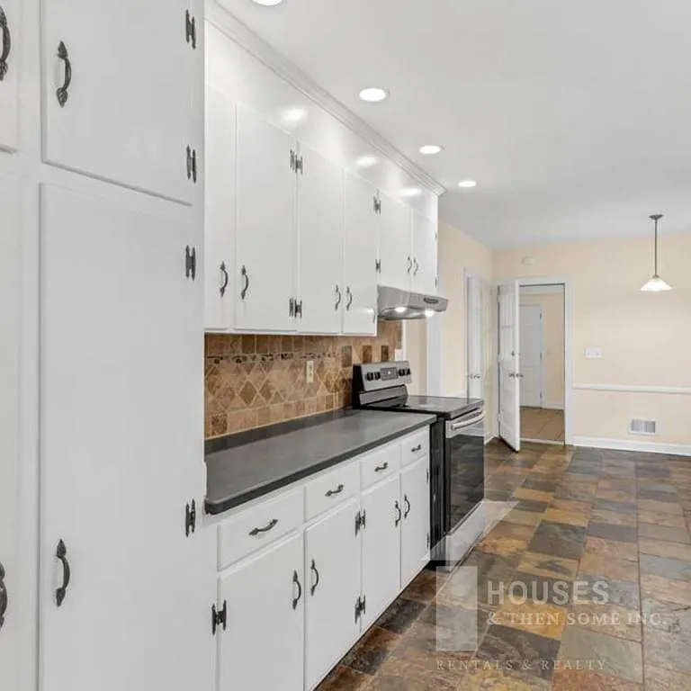 935 Rutherford Rd. — Photo 4