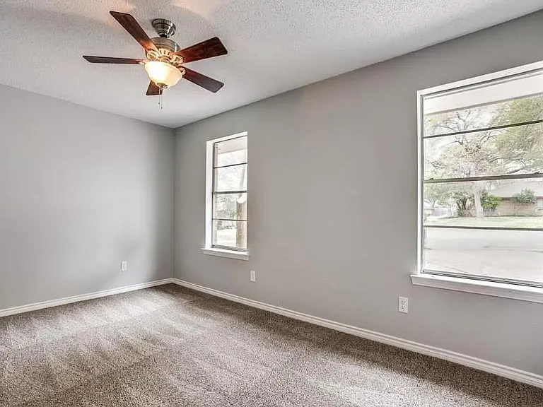 726 Cottonwood Cir — Photo 15