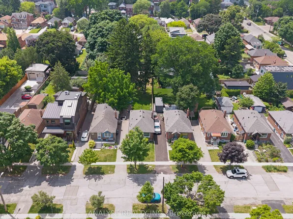 42 Smithfield Dr, Toronto, ON M8Y 3M2