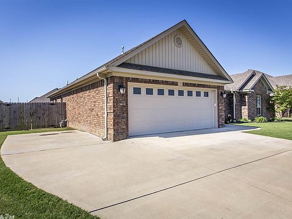 2nd image of 2391 Lakewood Cir
