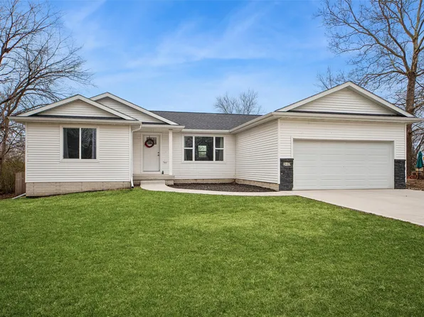 340 NW 2nd St, Earlham, IA 50072