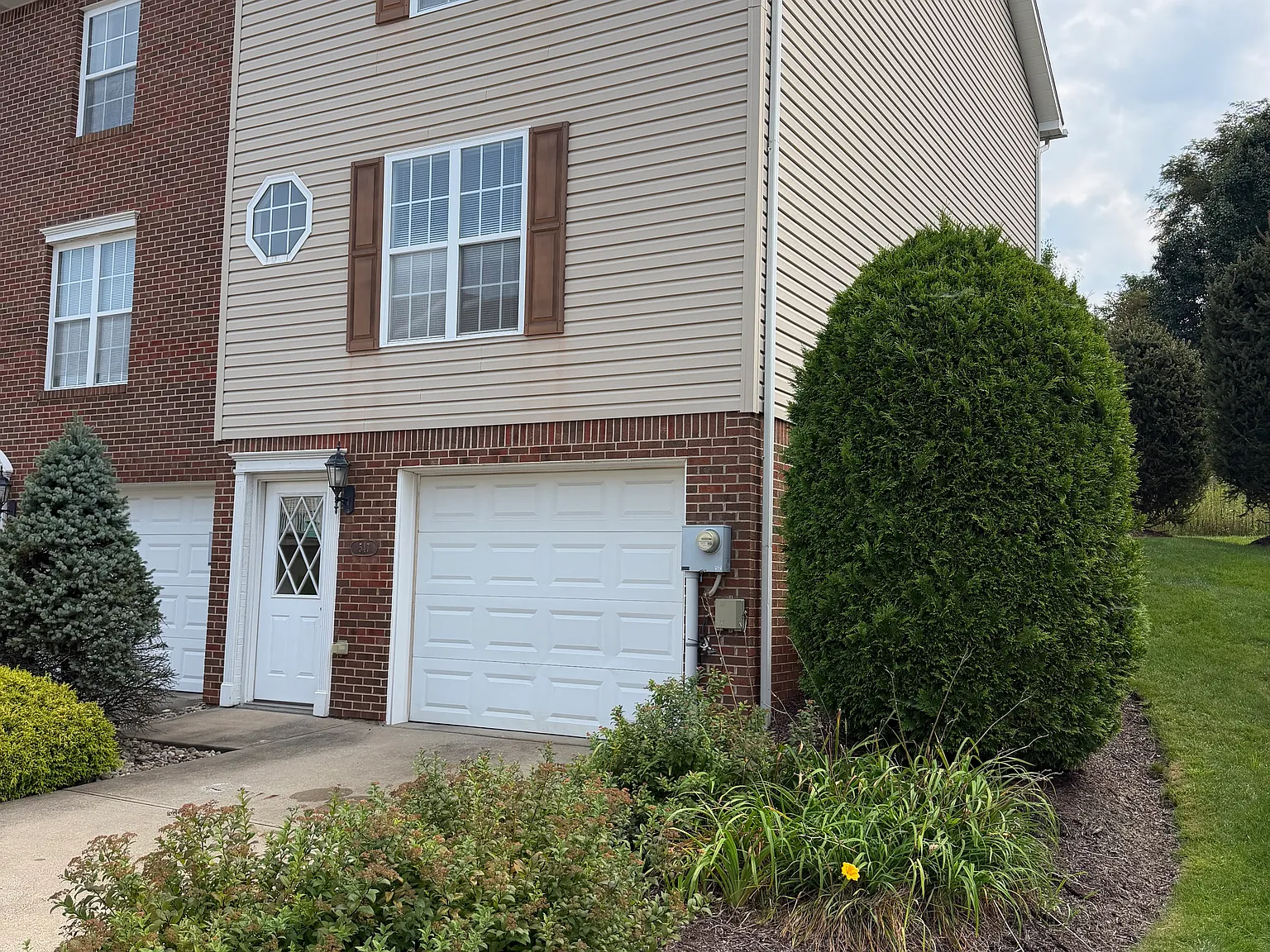 2 bed, 1.5 bath, 1728 sqft, $1,265 — Photo 4