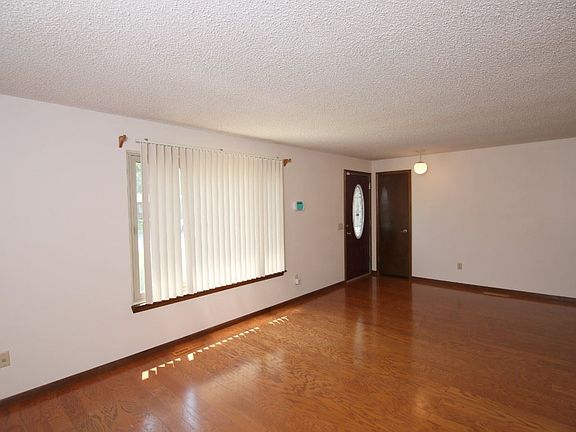 4th image of 2508 W Sunnybrook St