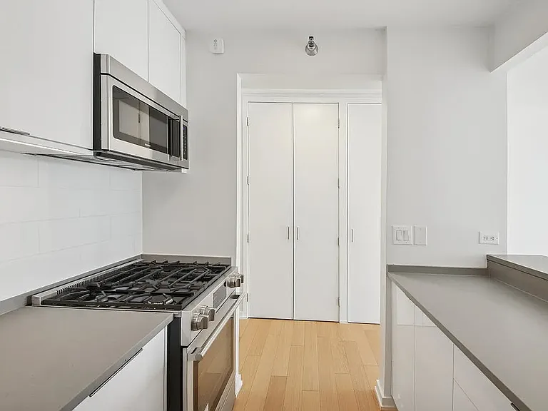 75 W End Ave #P2K — Photo 7