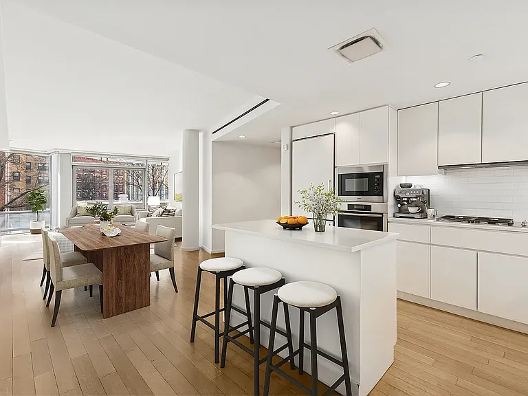 425 W 53rd St #205 — Photo 5