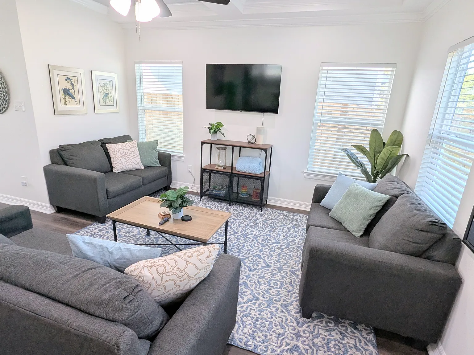 3 bed, 2.5 bath, 1700 sqft, $3,895 — Photo 4