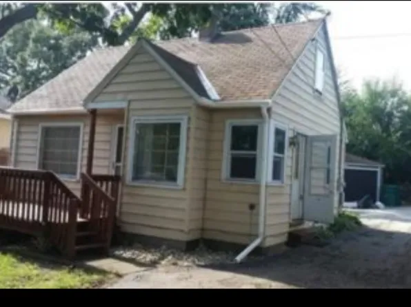 332 E Clarendon Dr, Round Lake Beach, IL 60073