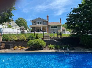 16 Hill Ln, Smithtown, NY 11787