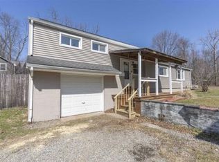 297 Baxtertown Rd, Fishkill, NY 12524