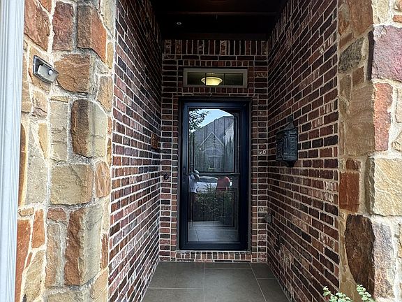 3rd image of 2712 N Umberland Dr