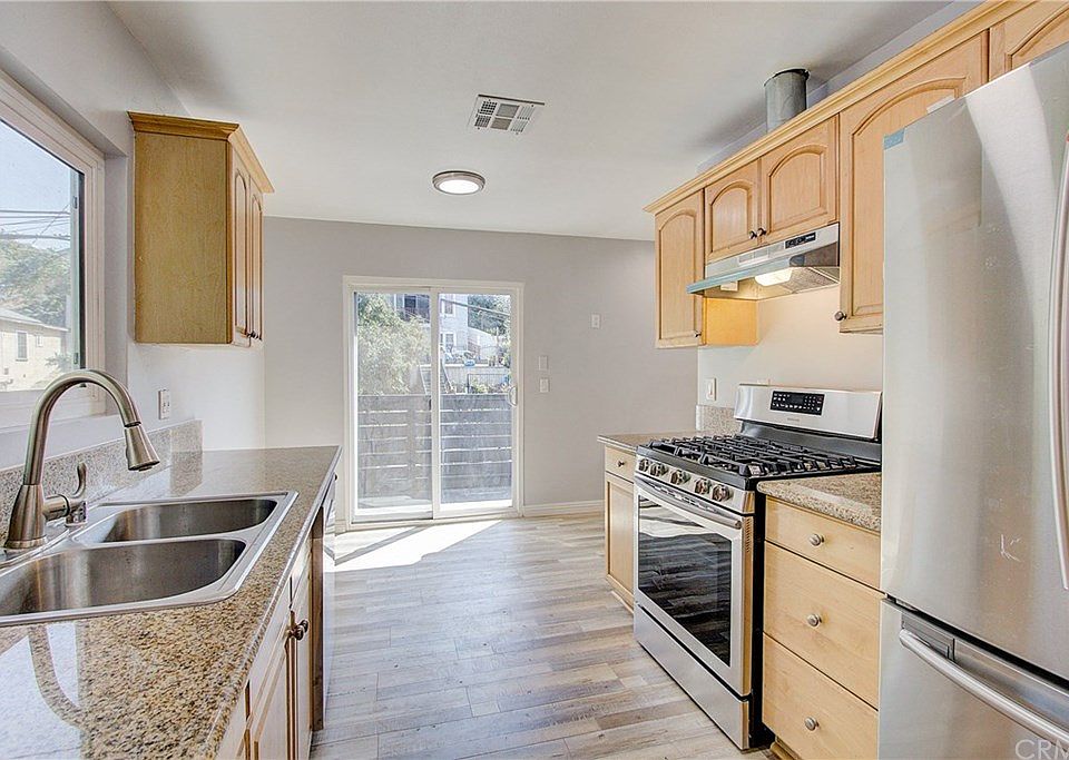 1st image of 965 Geraghty Ave