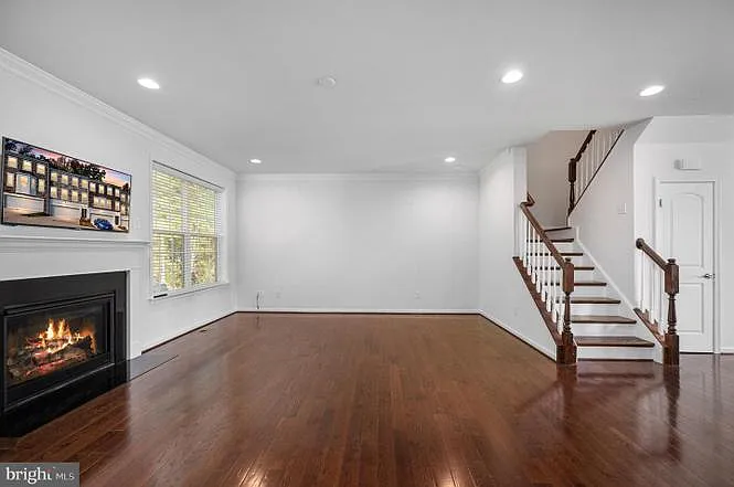 1319 Gilmore St — Photo 7