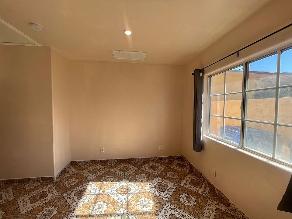1st image of 8546 Owensmouth Ave
