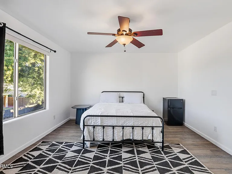 220 W Beechnut Pl — Photo 29