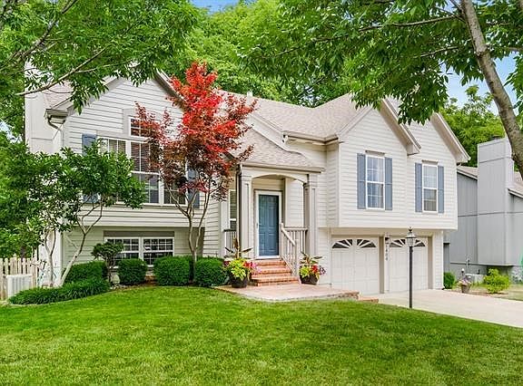 2nd image of 1404 NE Bronze Dr