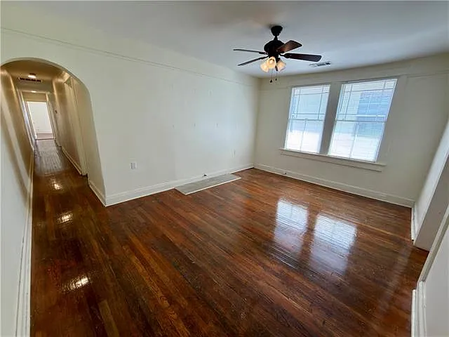 3 bed, 2.0 bath, 1300 sqft, $1,800 — Photo 2