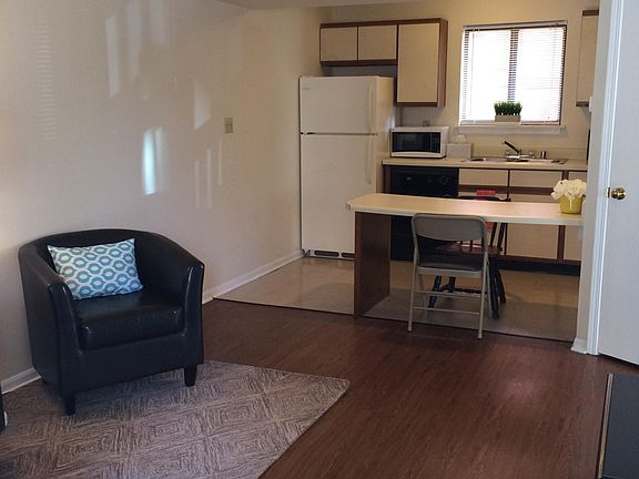 5th image of 413 Aylesford Pl