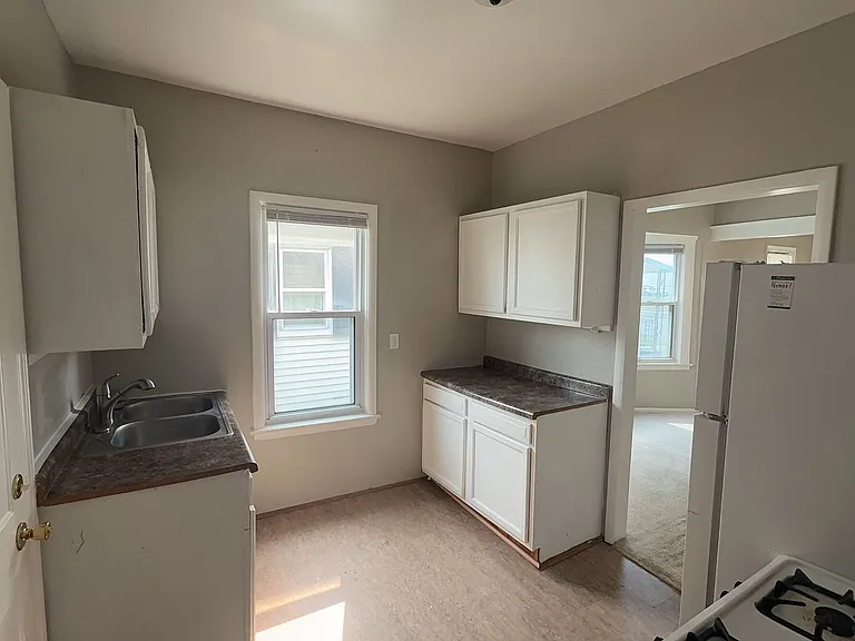 216 W Sylvania Ave — Photo 7