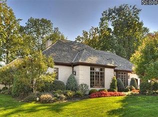 11 Warwick Ln, Rocky River, OH 44116