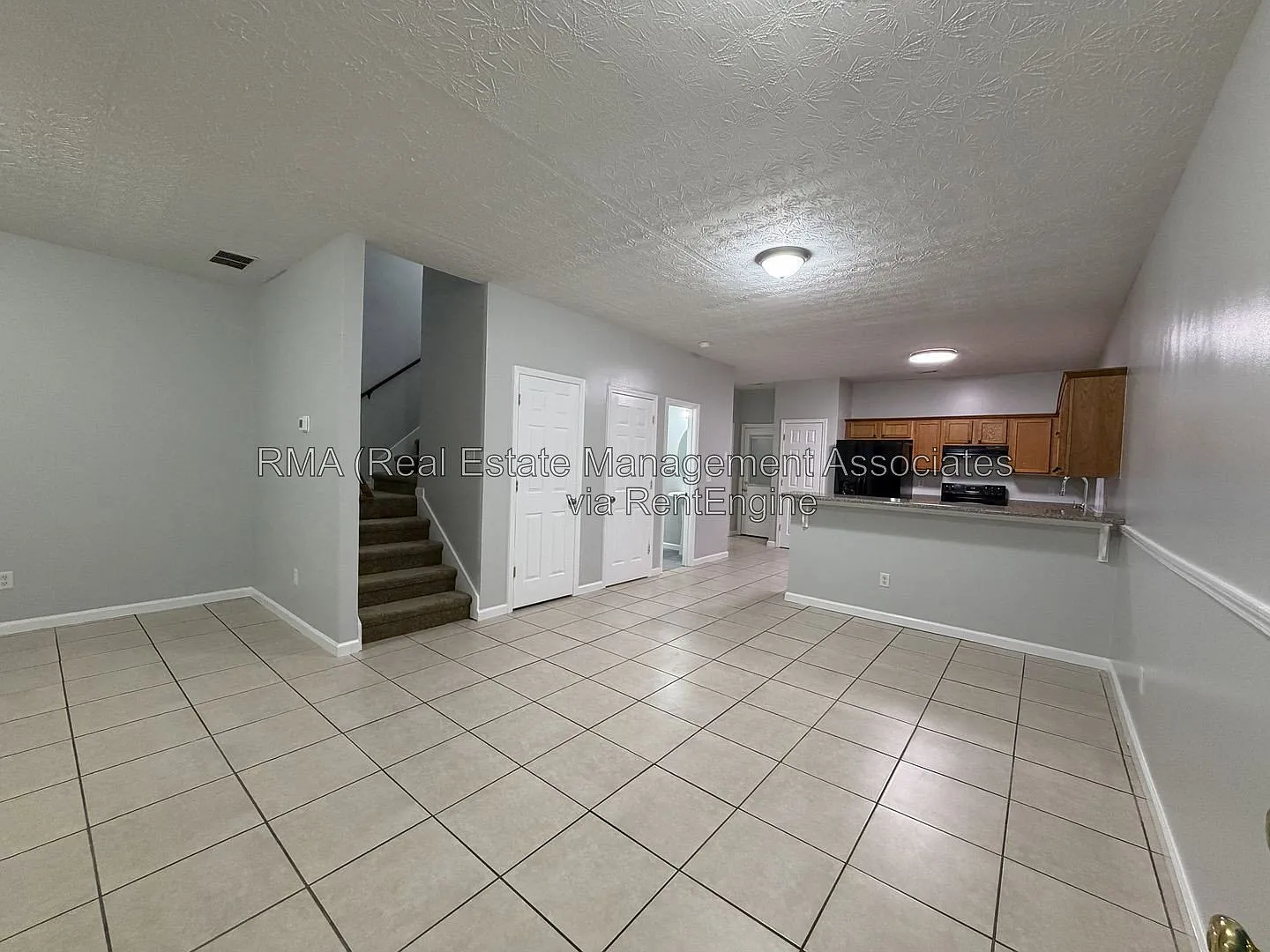 3 bed, 2.5 bath, 1500 sqft, $1,350 — Photo 4