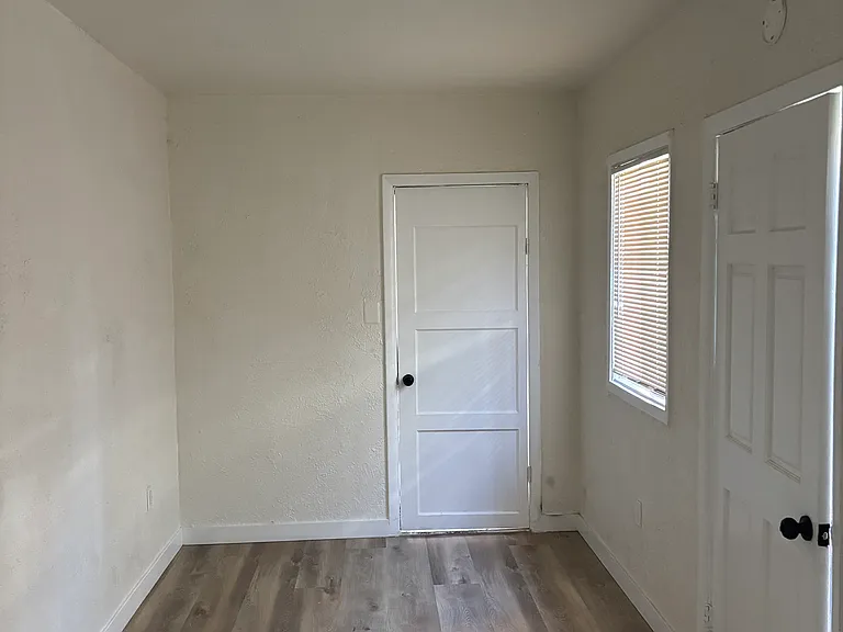 951.75 S Leonard Pl — Photo 7