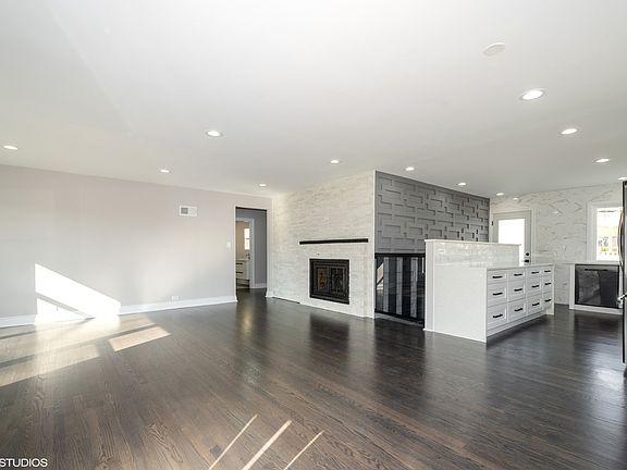 5th image of 8125 Kilbourn Ave