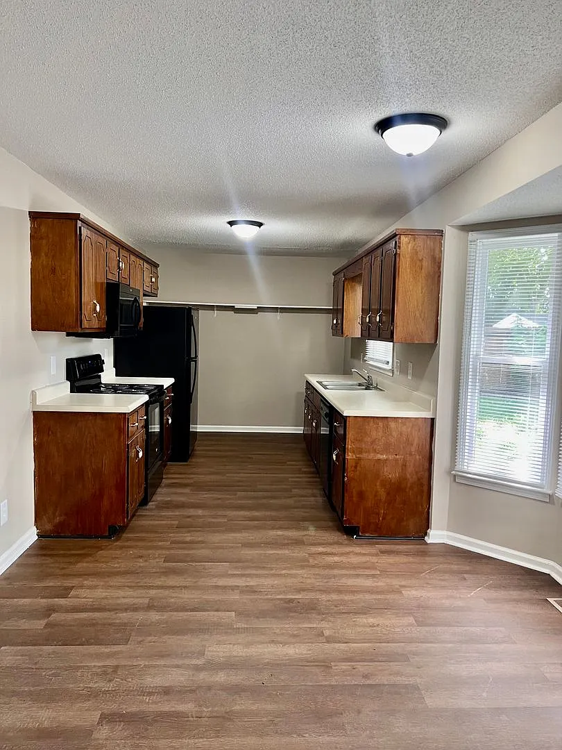 3 Bedroom Home Available off Exit 1! — Photo 4