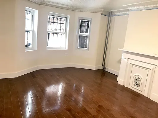 Rented by Reyes & Elsamad Real Estate Group | media 16