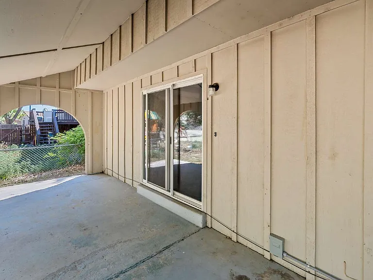 1401 Sanderson Ave — Photo 18