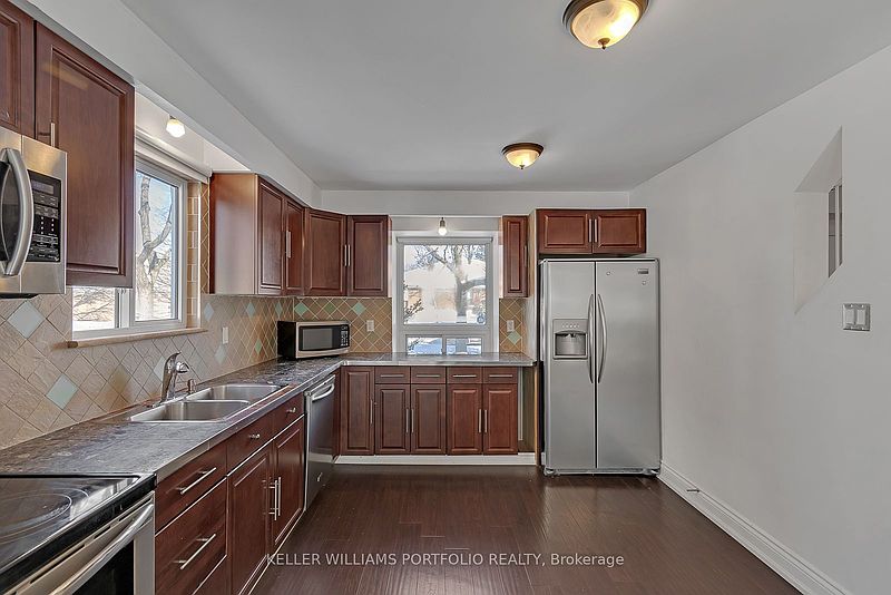 Ajax House for rent - 5 Bedrooms — photo 4