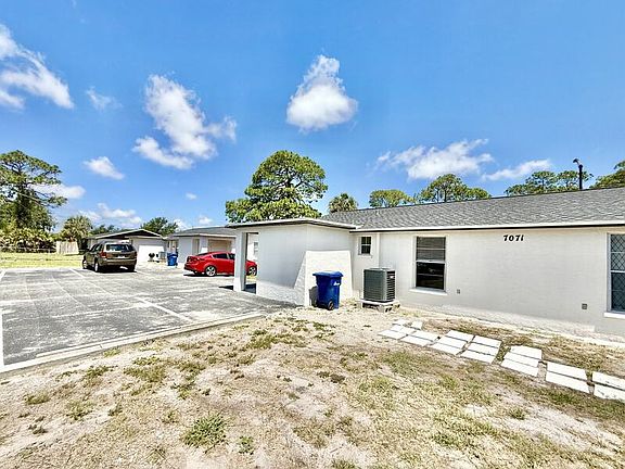 5th image of 7071 Bee Ridge Rd Unit B