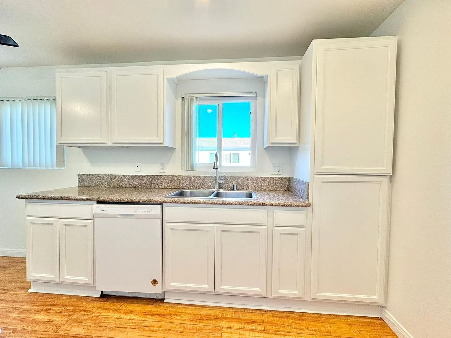Huntington Clay Apartments — Photo 2