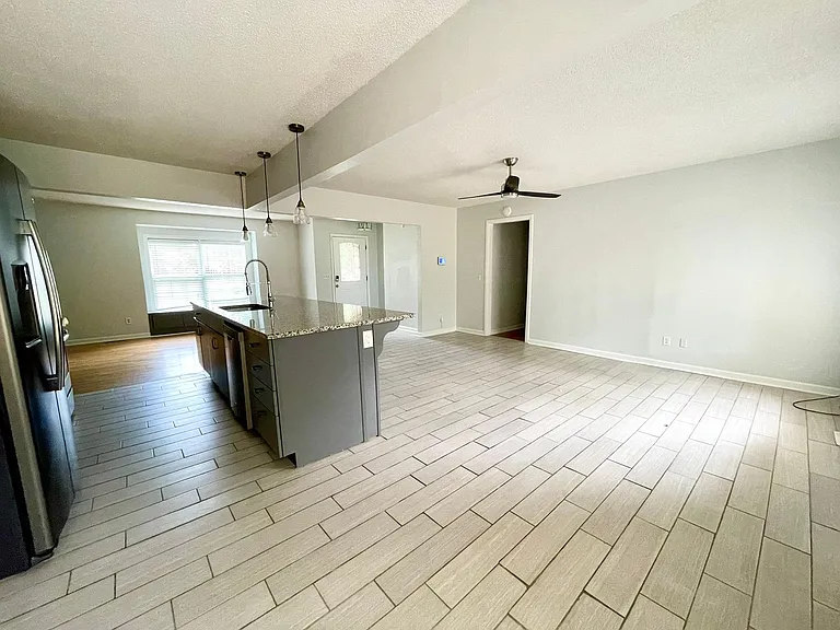 2112 Chandler Ave — Photo 6