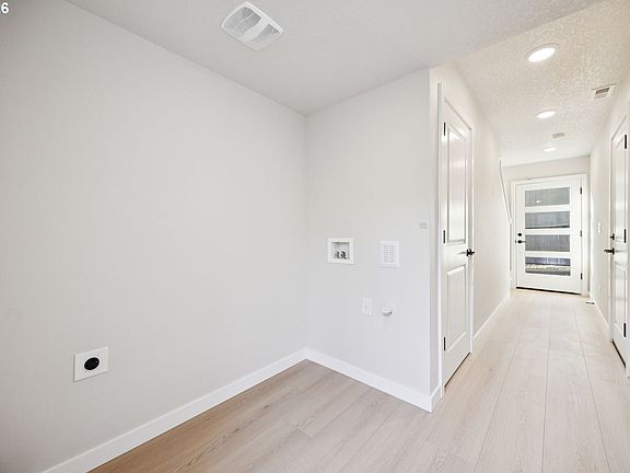 5th image of 1722 SE Sherrett St