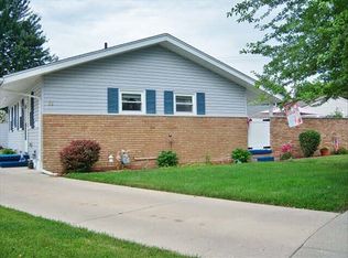 11 Custer Ct, Monroe, MI 48161