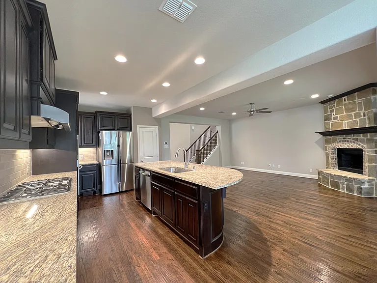 720 Raunald Dr — Photo 11