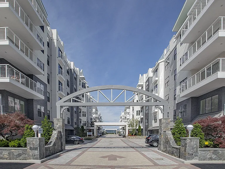 Admirals Cove Boulevard looking toward the Hudson River