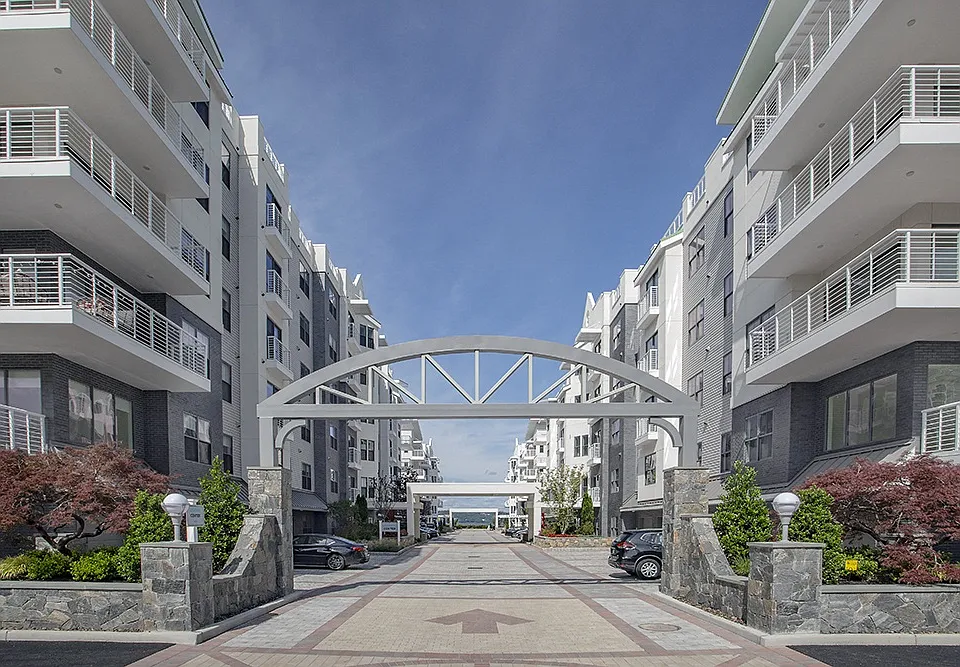 Admirals Cove