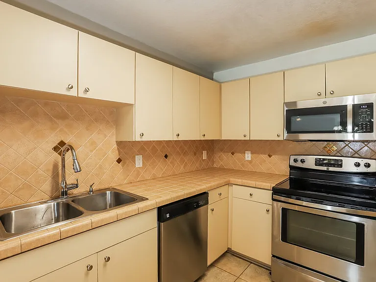 10326 Summerview Cir — Photo 7