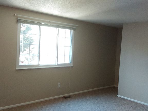 Large Master bedroom with walk-in closet (right)