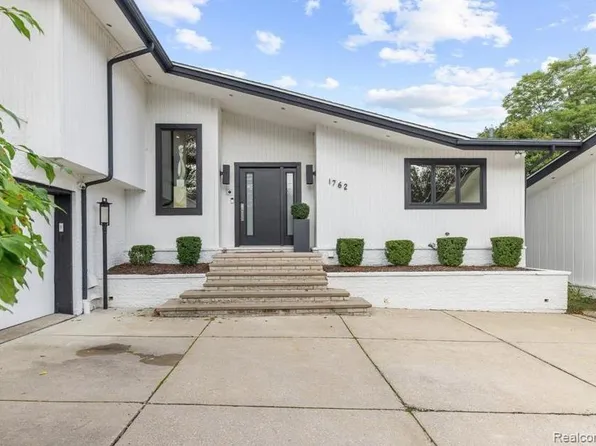 1762 Saint Johns Ct, Bloomfield Hills, MI 48302