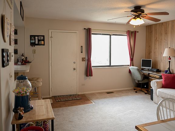 5th image of 8 Wintergreen Ct