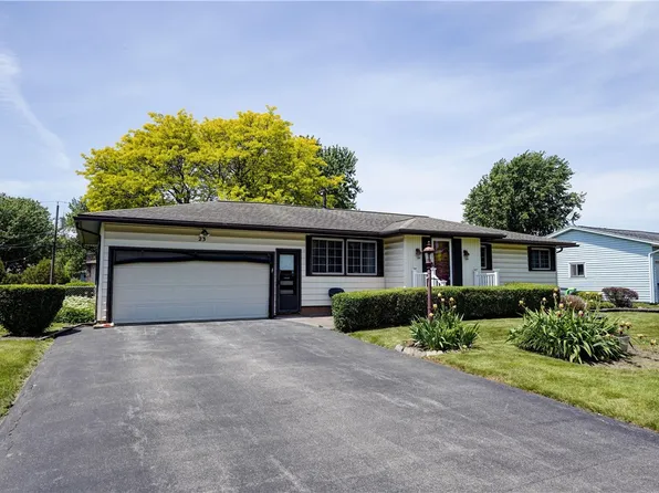 23 Capri Dr, Rochester, NY 14624