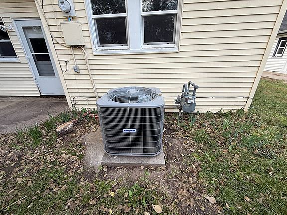 5th image of 218 N Lincoln Ave
