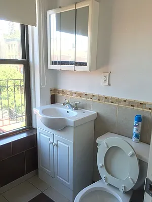 Rented by Salon Realty Corp | media 11