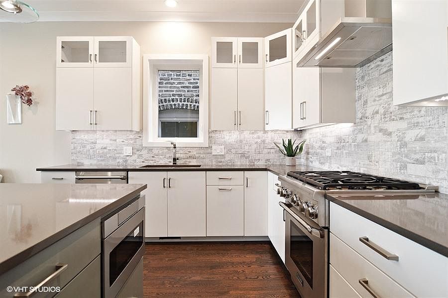 1st image of 3037 W Belmont Ave #3