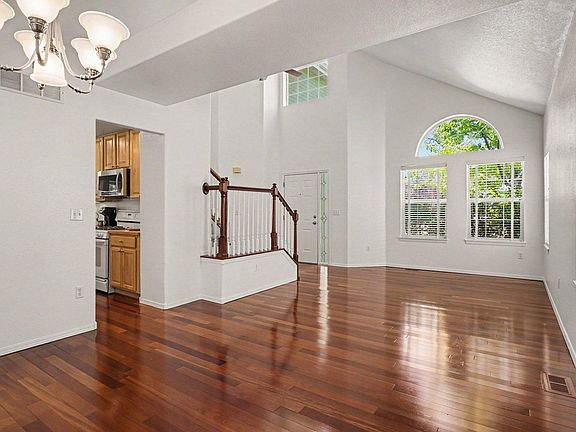 4th image of 3677 Sunflower Cir