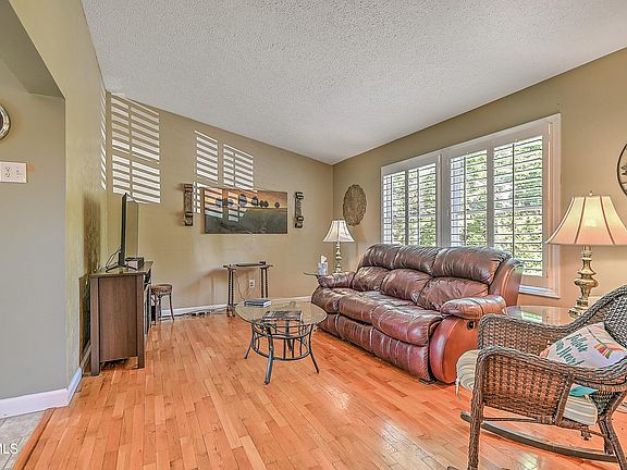 2nd image of 1105 Quail Harbour Dr