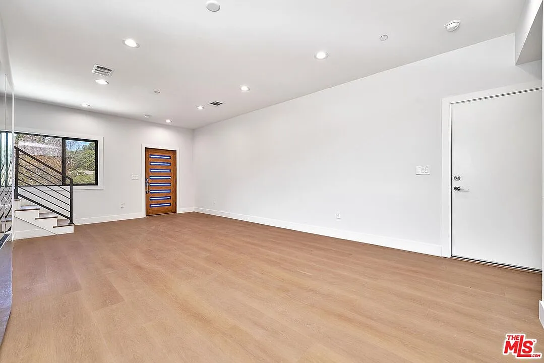 2 bed, 1.5 bath, 1100 sqft, $3,500 — Photo 4
