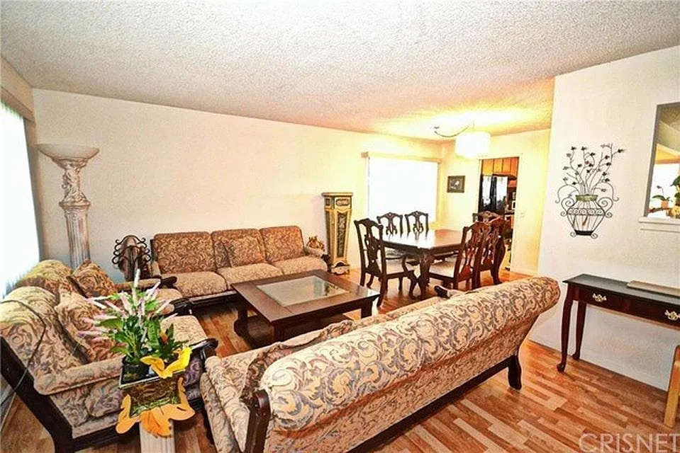 3 bed, 1429 sqft, $3,990 — Photo 3